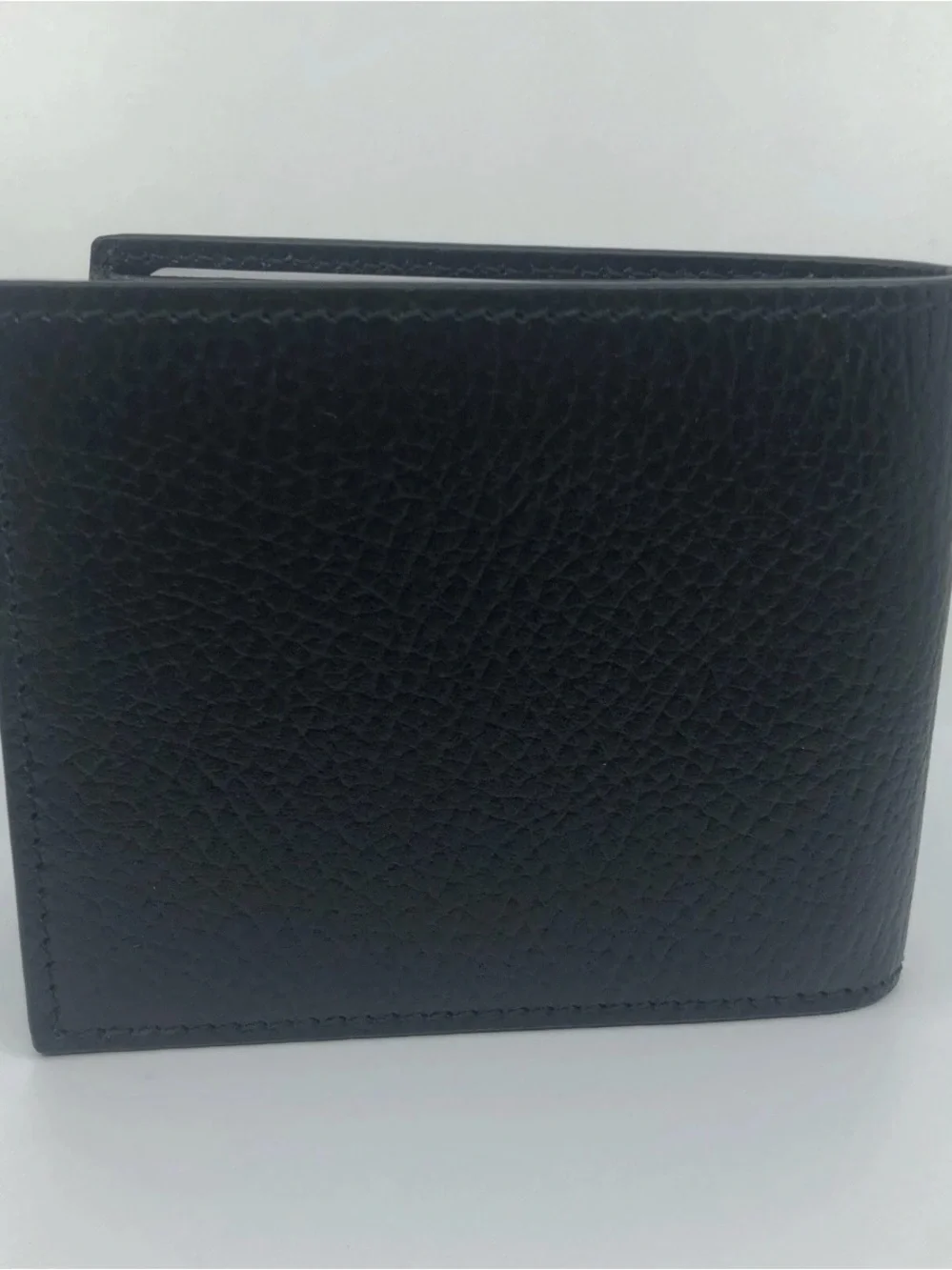 Gucci Men's Black Bifold Wallet Solid Logo Accent Credit Card Feature